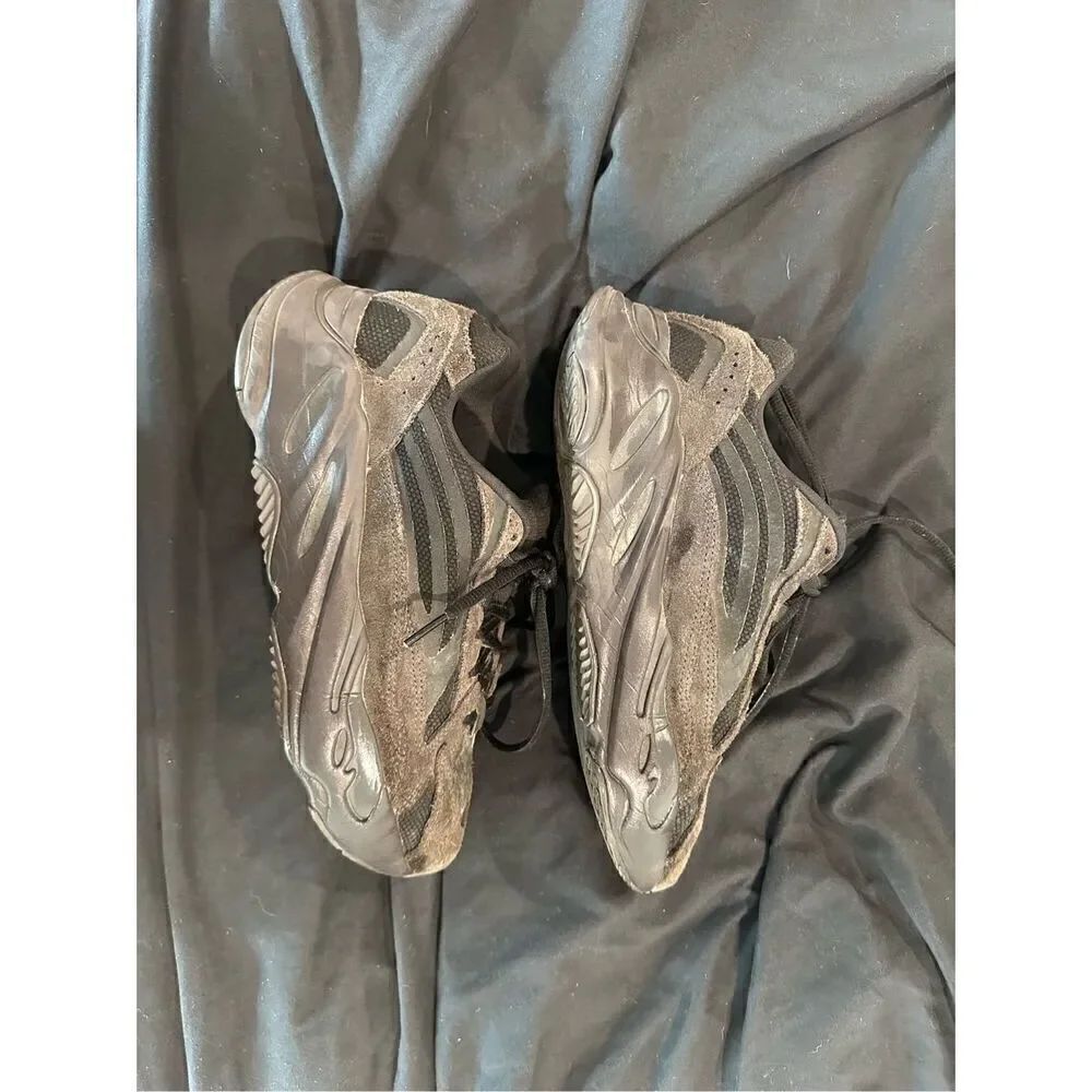 US SIZE 6 Yeezys adidas Yeezy boost 700 black